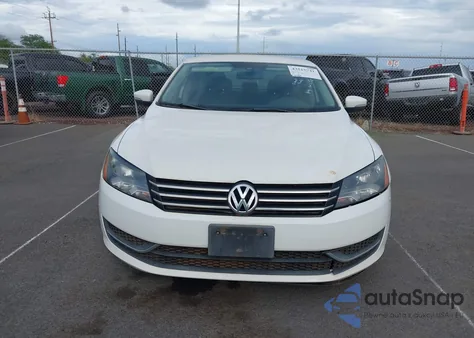 2013 Volkswagen Passat 2.5L Se z USA, uszkodzony, nr VIN 1VWBP7A30DC055751